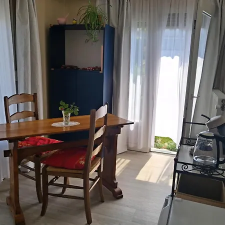 Les Mesanges Bleu Bed & Breakfast 3*