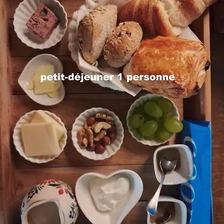 Les Mesanges Bleu Bed & Breakfast 3*